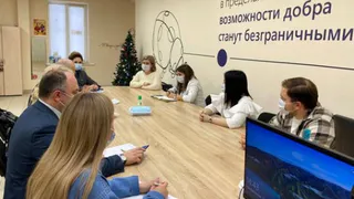 197 волонтеров доставляют лекарства и продукты брянским пенсионерам