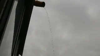 Жители улицы Щорса: “Ждем замены водостока с июня. За все это время нас заливало четыре раза!”