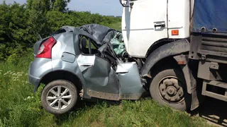 Смертельное ДТП под Рязанью: "Рено" вылетело на встречку и столкнулось с грузовиком