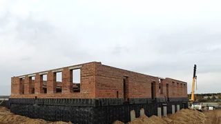 В Коми началось возведение стен будущей участковой больницы Щельяюра