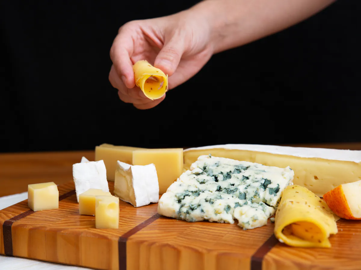 Можно смело брать – там нет пальмового масла: Роскачество назвало лучшие сыры