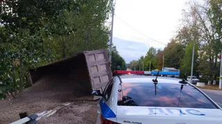 В Пронске спасатели помогли водителю КамАЗа выбраться из кабины после ДТП