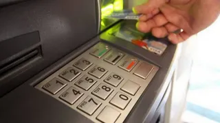 Брянцу грозит 6 лет тюрьмы за кражу банковской карты знакомой