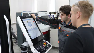 В Нижнекамске белые воротнички переезжают из офиса в цех