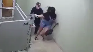 Продолжение истории с избиением девушки в подъезде: мужчина рассказал о причинах конфликта