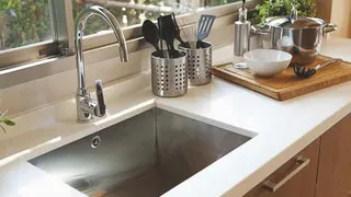 Простейший способ очистить раковину на кухне