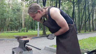 “Пошел за хлебом - уехал на Алтай”: кузнец рассказывает о превратностях профессии