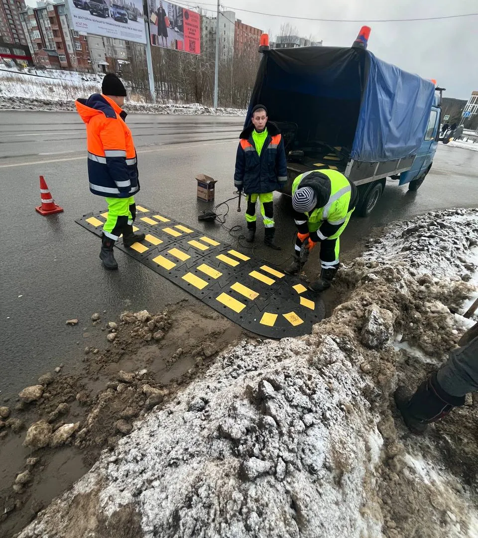 В Сыктывкаре на аварийном выезде у "Макси" установят "лежачие полицейские"