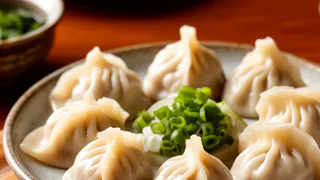 Пельмени будут вкуснее всех блюд на свете: вот что надо добавить в кастрюлю при варке — не лук и не перец