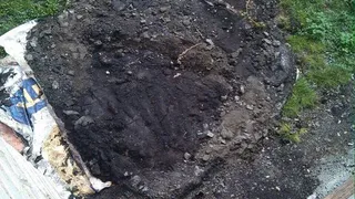 В Нижнекамске на улице Чабьинской лежит строительный мусор