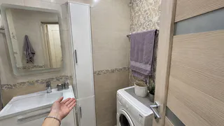 Открытые полки с баночками больше не в моде: нашла на Wildberries узкий шкафчик — ванная сразу выглядит дороже