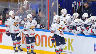 Магнитогорский "Металлург" потерпел сокрушительное поражение от "Авангарда" в домашнем матче КХЛ