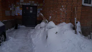 Ходим пешком почти четыре месяца: жители Бутырок просят наказать ЖЭУ за длительную замену лифта