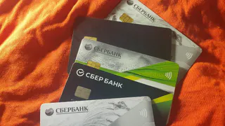 Уже сейчас: Сбербанк предупредил всех, кто оставляет средства на банковской карте