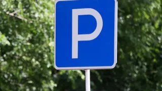 Парковка в аэропортах Москвы: обзор цен и льгот для путешественников