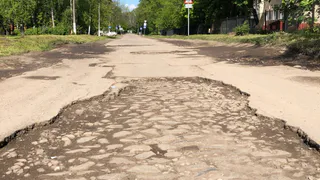 Исторические слои: на Белякова обнажилась брусчатка 40-х годов прошлого века