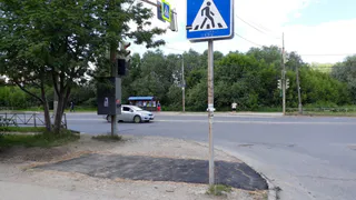 Пожалели асфальта? В Дашково-Песочне положили очень странный тротуар