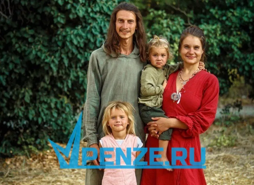 Семья Кистиных из Пензы изготавливает чудо-сборы из 54 видов диких трав для очищения и омоложения организма