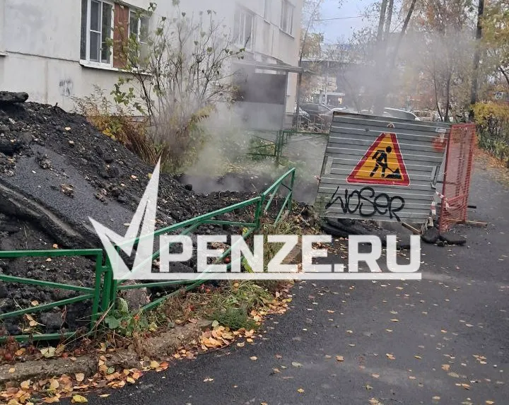 Второй прокол за год: жители дома на улице Кулакова жалуются на «музыкальные» трубы и бесконечные раскопки