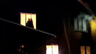 В Рязанском районе сгорел двухэтажный дом, пострадал человек