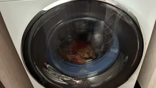 Сыпем пару ложек в таз - и даже самые грязные носки станут белоснежными: простой и полезный совет