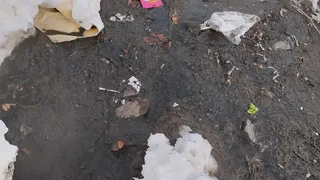 Жители на Кижеватова возле МКД 25-27 борются с запахом канализации