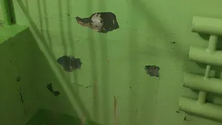 Пока не отошла вся штукатурка: дождутся ли ремонта подъезда нижнекамцы? 