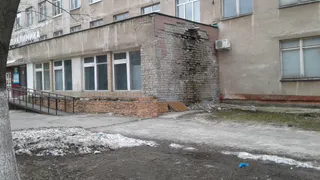 «Интересно когда он рухнет?»: рязанцы беспокоятся за состояние входа в 11-ю поликлинику
