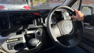 Почему автомобили не оснащаются ковриками с завода: называю реальные причины