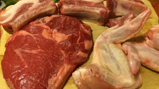 Ученые назвали самое вредное мясо — такое нельзя употреблять даже здоровым, а мы его покупаете каждый день и детям готовим