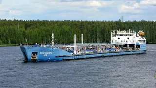 Капитан третьего танкера уверяет, что герметичность корпуса не нарушена