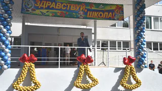 Олег Денисов побывал на школьных линейках в День знаний