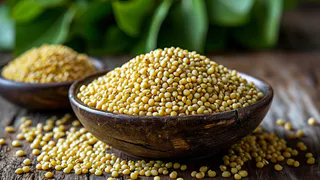 Копеечная крупа, а пользы — как с целой фуры удобрений: раскидываю пачку по огороду и земля как чернозём — дорогой навоз больше не использую