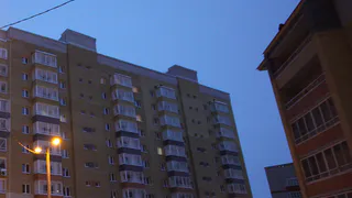 На улице Березовой, 3  из окна 6-го этажа выпала девушка