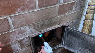 Чистим печь за копейки: сажа вылетает сама после этого простого трюка