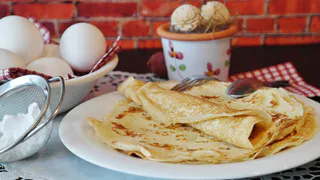 Гости сойдут с ума от этой вкуснятины: легкий рецепт тонких старорусских блинов на Масленицу