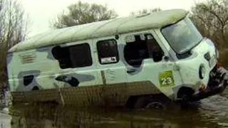 В Татарстане утонул УАЗ с семью пассажирами