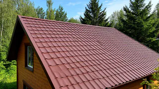 Можно выбрасывать металлочерепицу: почему частный дом нужно крыть исключительно профнастилом