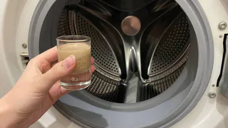 Колпачок в барабан — и стиральная машина как с магазина: вся грязь выйдет черными хлопьями