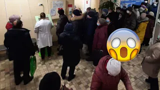 «Записаться на приём можно и по телефону»: в 10-й больнице раскрыли причины больших очередей