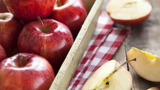 Определяем, какие яблоки полезнее для пожилых людей