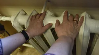 В Брянске пенсионерка замерзает в квартире без тепла