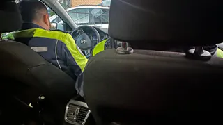 Житель Коми высадил на ходу знакомого из ЗИЛа ударом локтя