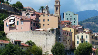 Из зависти два брата решили построить завод: из-за чего их работы стали закапывать в землю, а сейчас гоняются кладоискатели