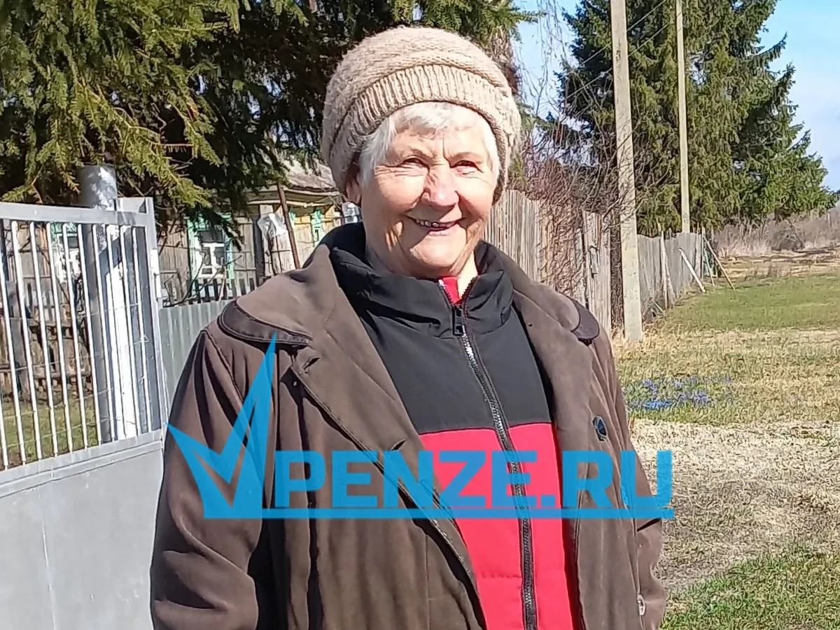 79-летняя жительница Сердобского района 15 лет живет взаперти из-за незаконного слива навоза на соседский участок