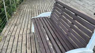 Пенсионер из Новомичуринска попался на краже лавочки у кафе