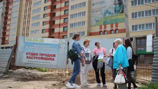 "Они просто над нами смеются": дольщики ЖК "Виктория" прокомментировали информацию о новых сроках сдачи долгостроя