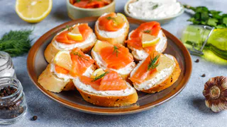 Рыба, которую ни в коем случае нельзя подавать к столу: а мы едим, ещё и детям даем - в ней обитают толпы паразитов