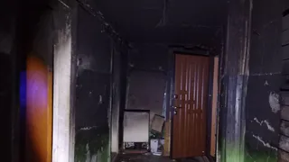 Сотрудники МЧС Коми при тушении подъездов домов и бани спасли троих и эвакуировали десятки людей