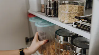 Где держат муку знающие люди, чтобы не завелись жучки: запомните раз и навсегда